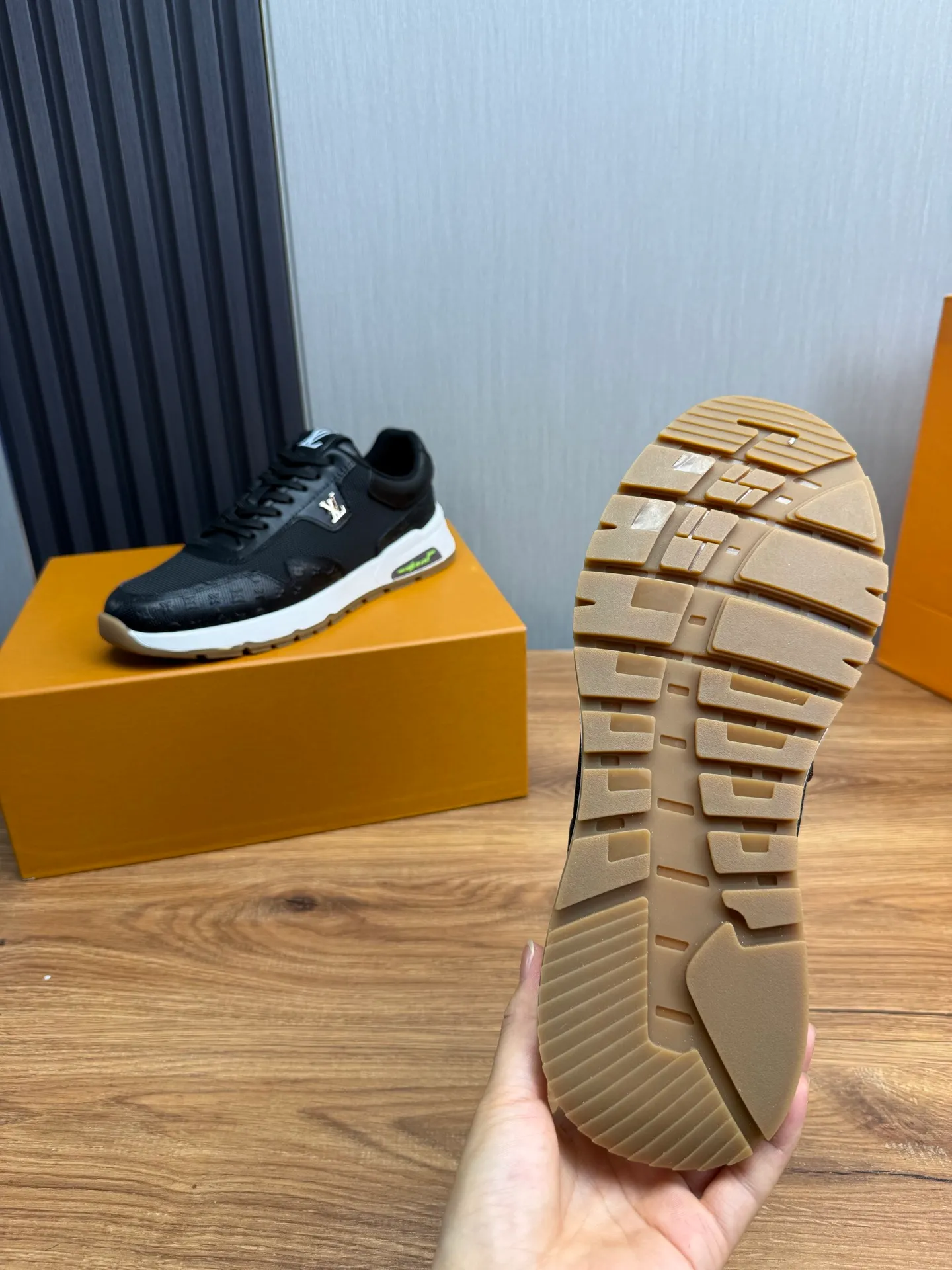 Men's shoes 💰460💰 LOUIS VUITTON [Luden Yiwei] Brand new trendy Lv is on the market 🎁, casual and fashionable men's shoes 👟 Original version shipped 1:1✅ The upper is made of imported brand leather + sheepskin lining, the original wear-resistant rubber outsole, the version is simple and elegant, exclusive for trendy men. 38-44